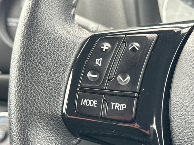 TOYOTA Yaris Photo 16