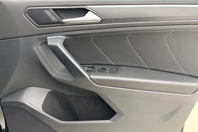 VOLKSWAGEN Tiguan Photo 25
