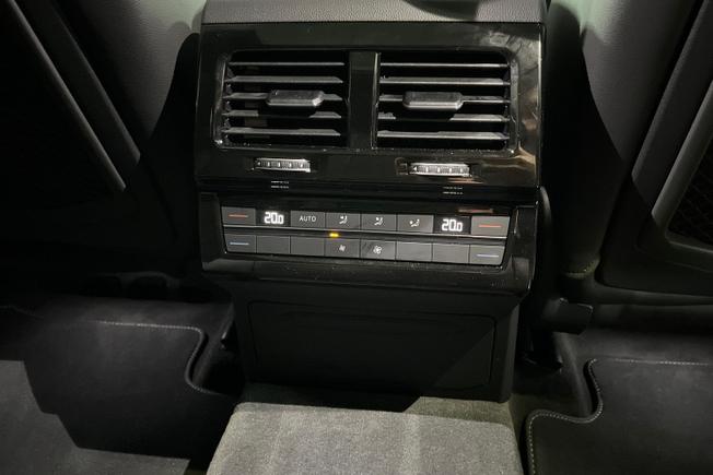 VOLKSWAGEN Touareg Photo 28