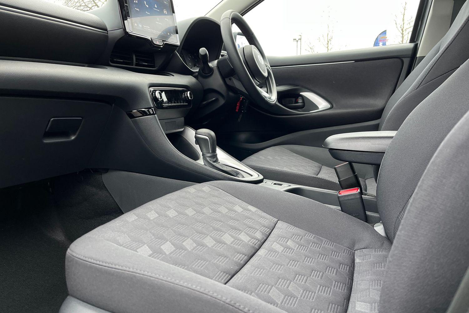 Toyota YARIS Photo 17