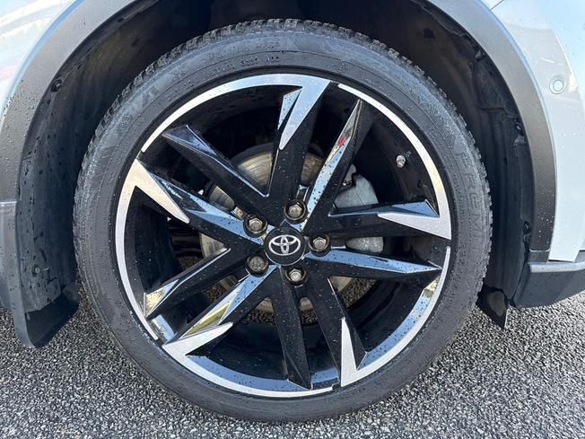 TOYOTA C-Hr Photo 32