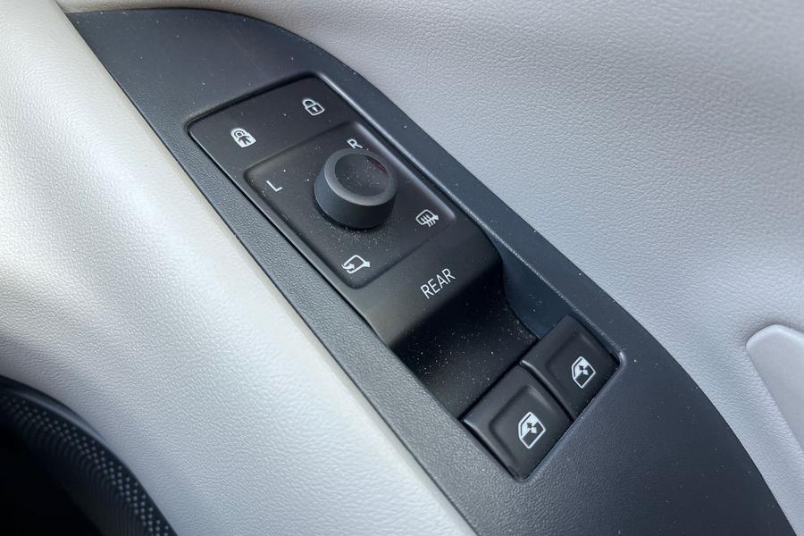 Ford Explorer Photo autoimg-96e89e3a7023158eee94229430b44faeedbd87c7.jpg
