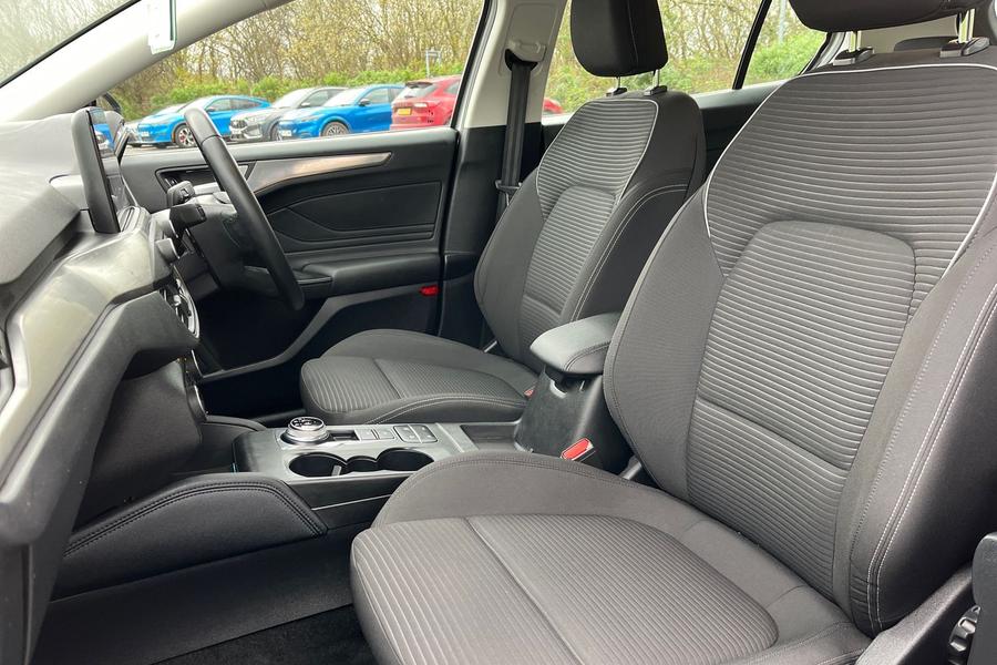 Ford FOCUS Photo autoimg-96e8c7f78ad632d328489c9a77b405c8aec9c47d.jpg