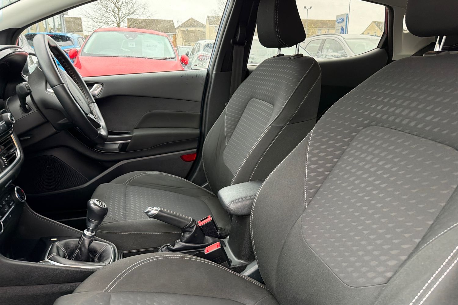 Ford FIESTA Photo 18