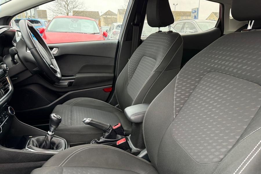 Ford FIESTA Photo autoimg-96f1c93935943b0a48f56a8f3a8b4b30416df227.jpg