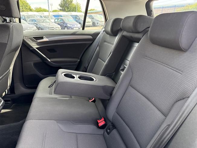 VOLKSWAGEN Golf Photo 26