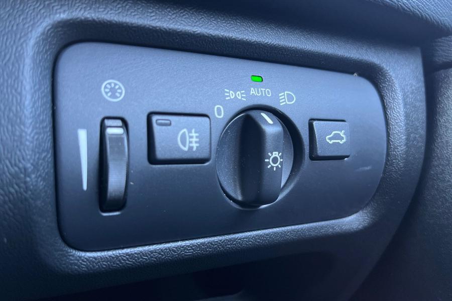 Volvo V40 Photo autoimg-96f2cf1f434b0c995fb7c867ecc895122259e88e.jpg