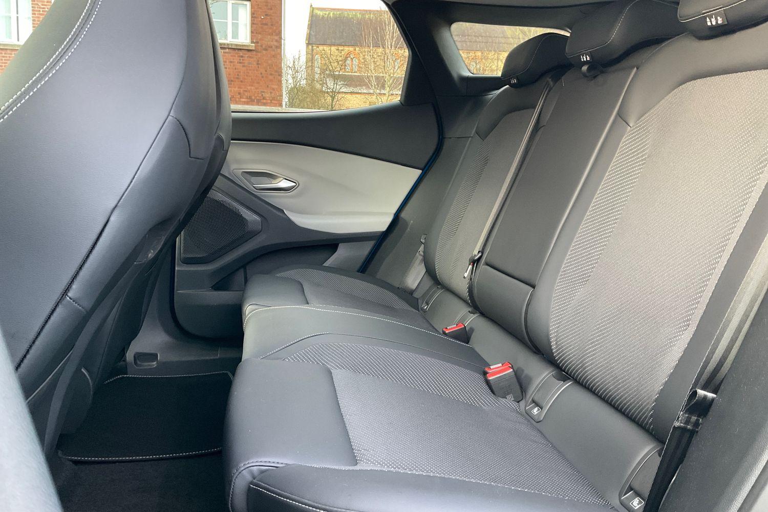 Ford EXPLORER Photo 19