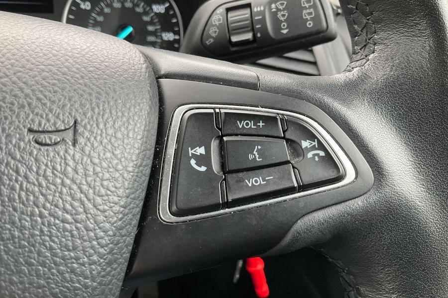 Ford ECOSPORT Photo autoimg-96f90d0ea5a03ddbf912e828398ca5288249adbc.jpg
