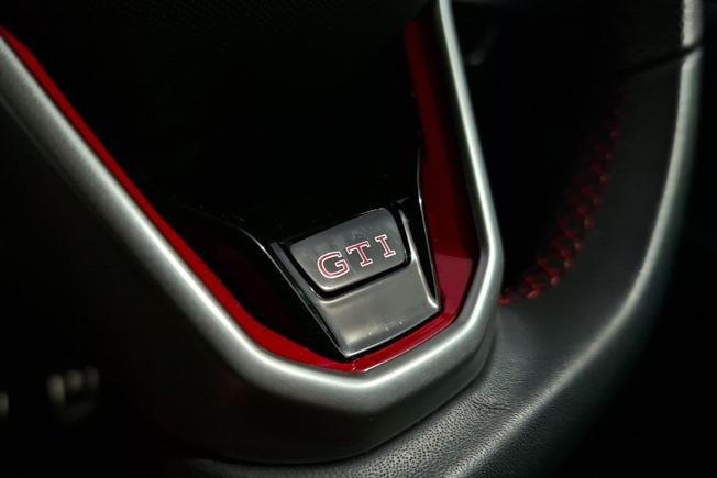 VOLKSWAGEN Golf Photo 37