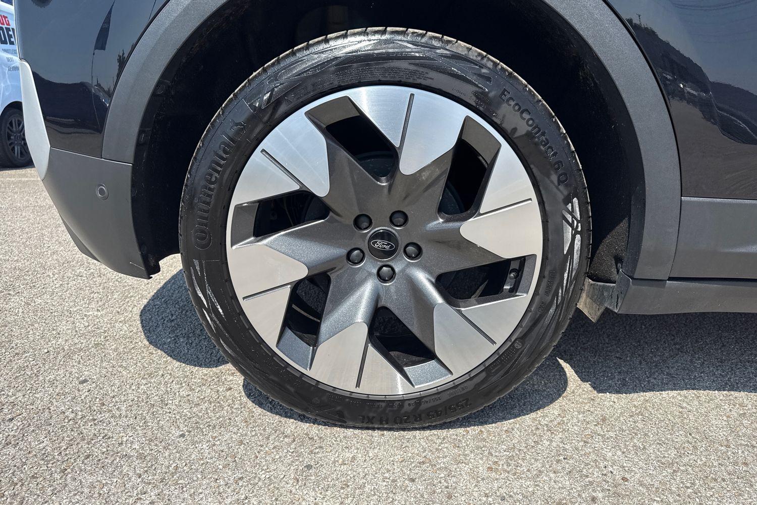 Ford EXPLORER Photo 7