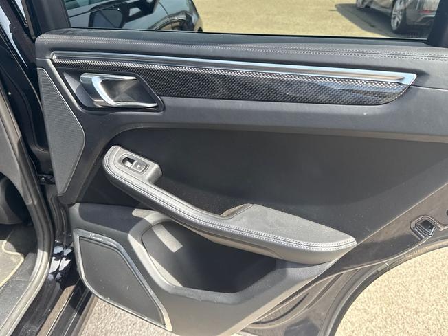 PORSCHE Macan Photo 50