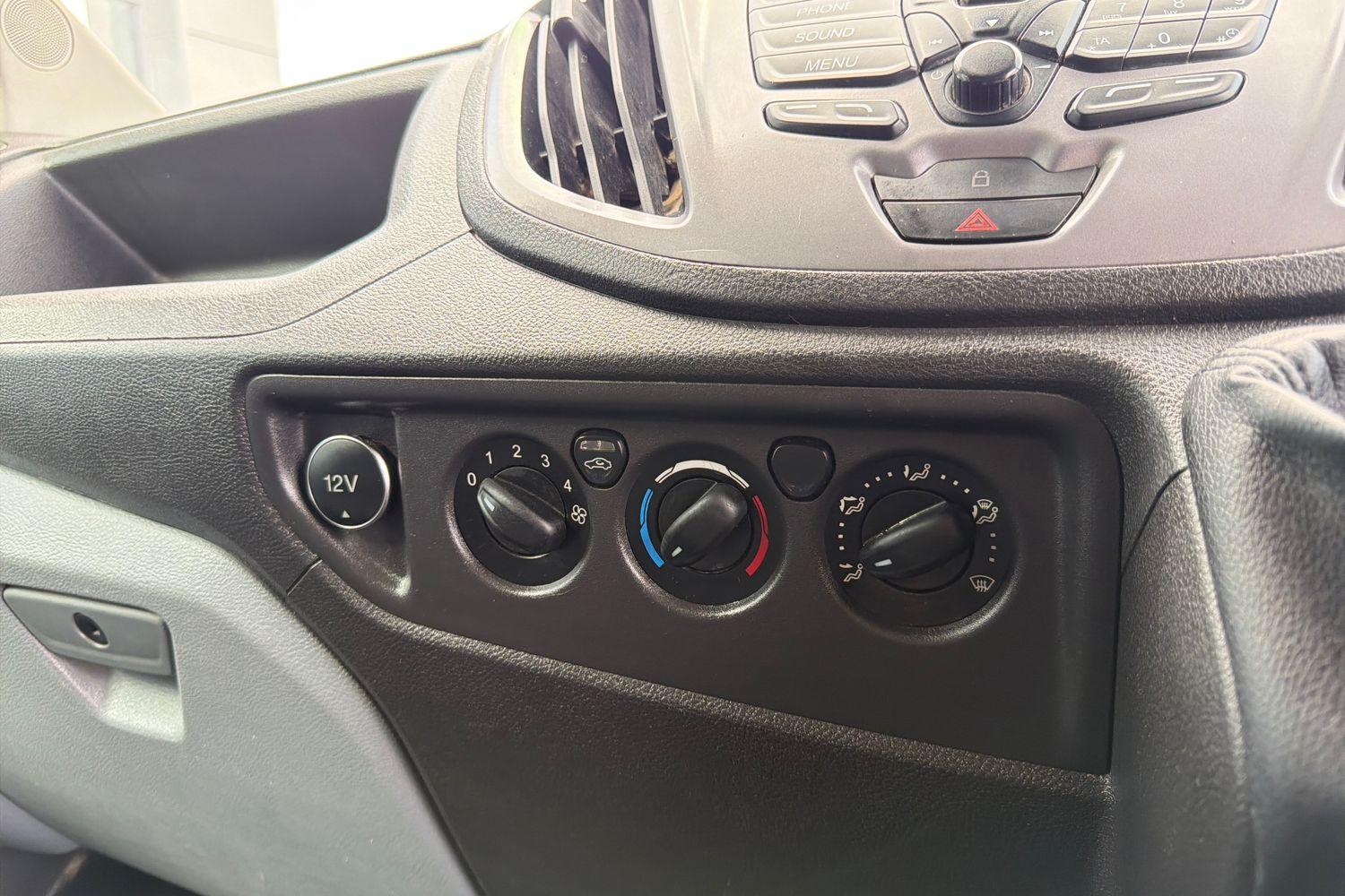 Ford Transit Photo 26
