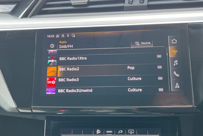 AUDI Q8 E-Tron Photo 13