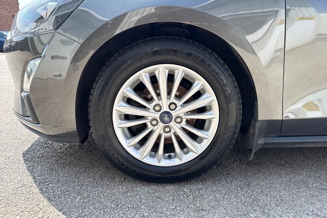 FORD Focus Photo 26