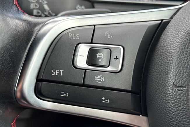 VOLKSWAGEN Golf Photo 16