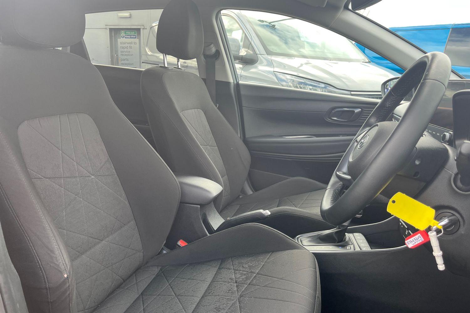 Hyundai BAYON Photo 16