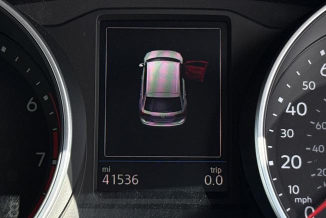 VOLKSWAGEN Tiguan Photo 15