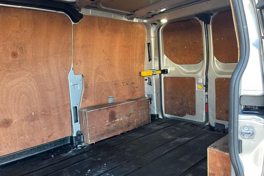 Used FORD TRANSIT CUSTOM HN22XRU 4