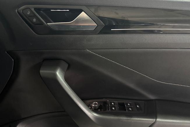 VOLKSWAGEN T-Roc Photo 26
