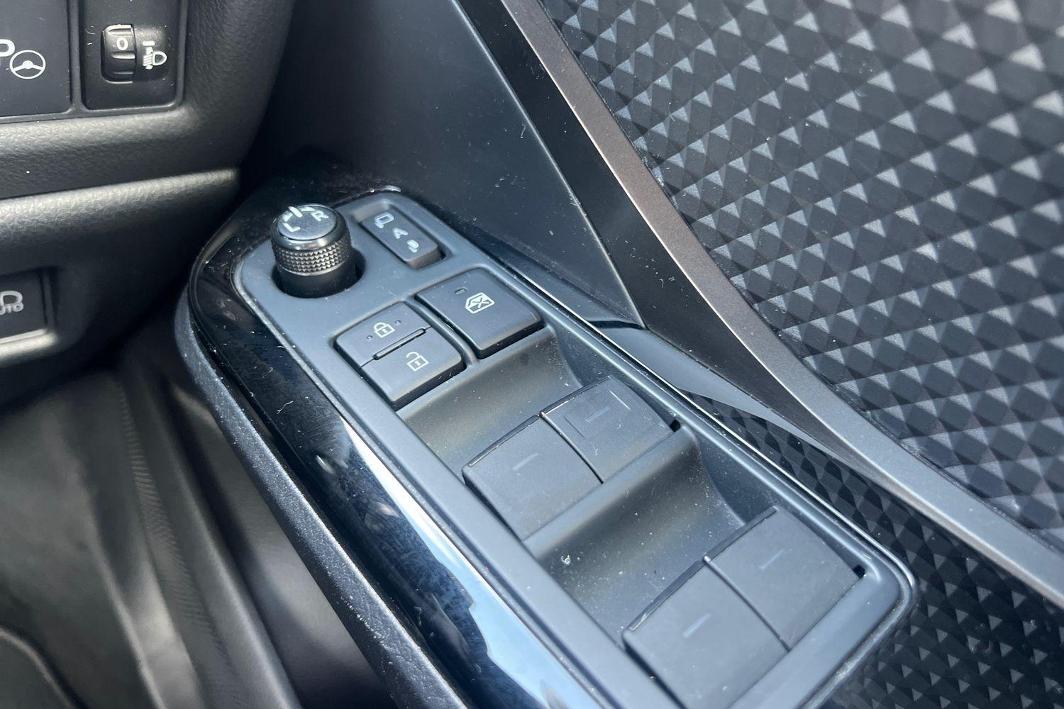 Toyota C-HR Photo 15