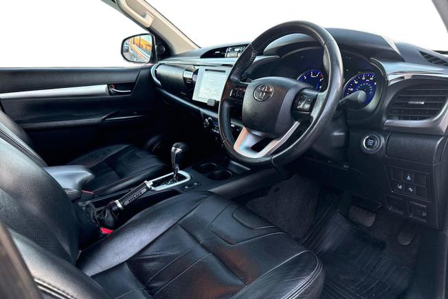TOYOTA Hilux Photo 6