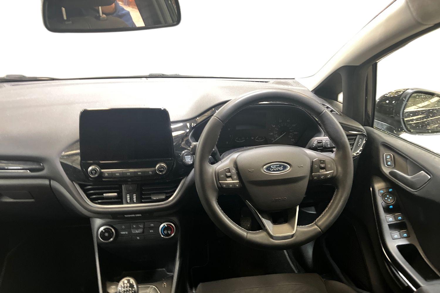 Ford FIESTA Photo 10