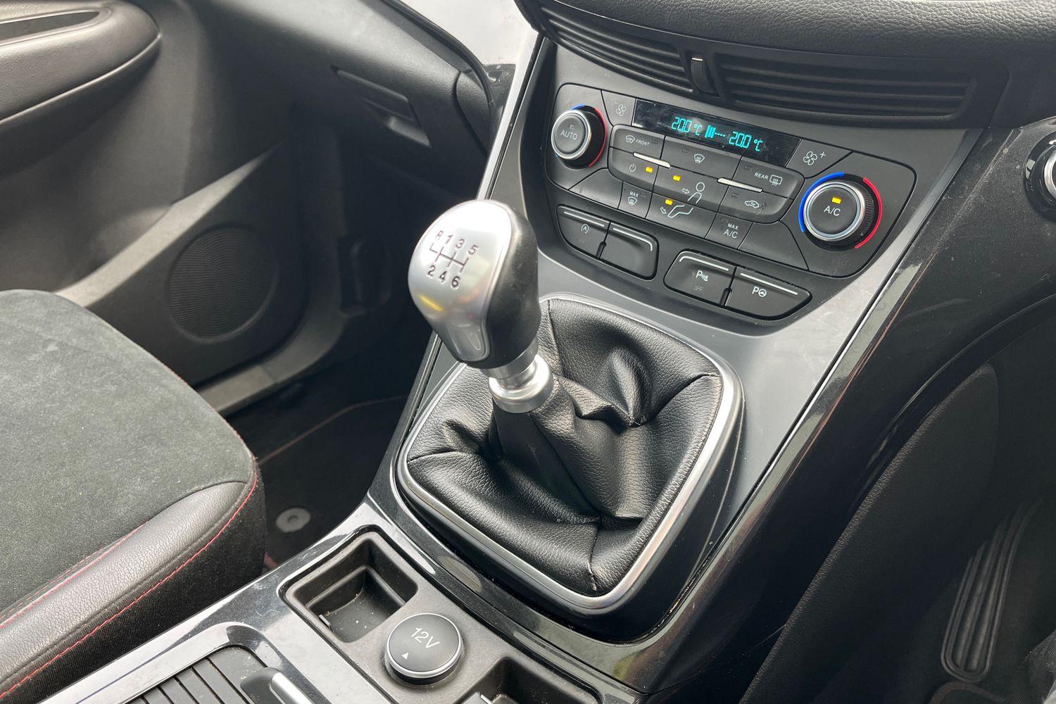 Ford KUGA Photo 32