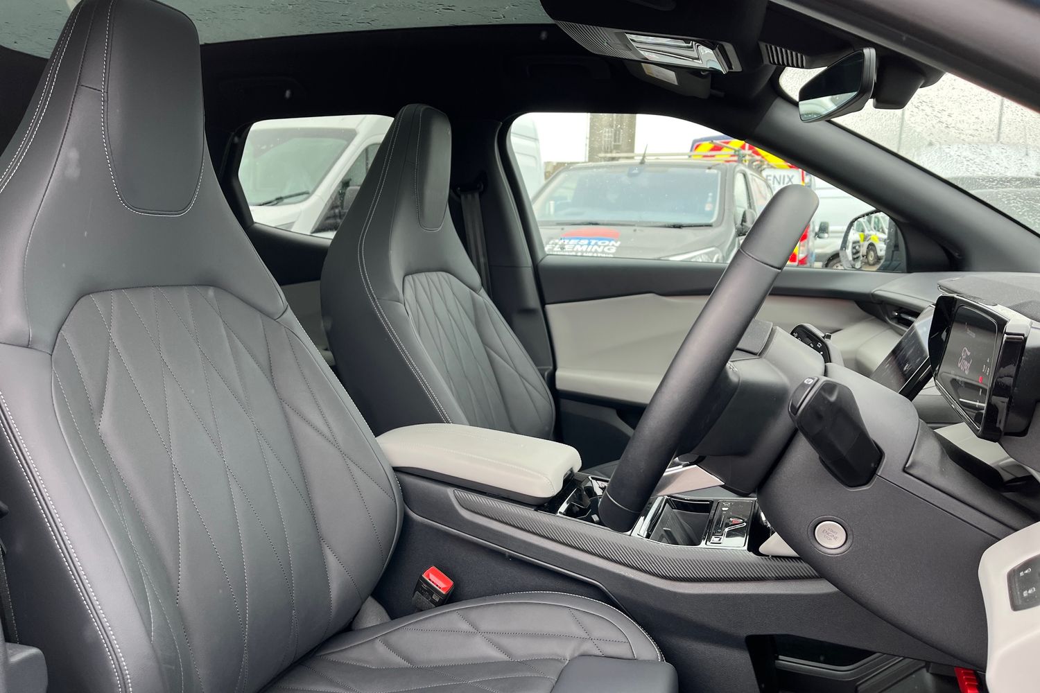 Ford Explorer Photo 16