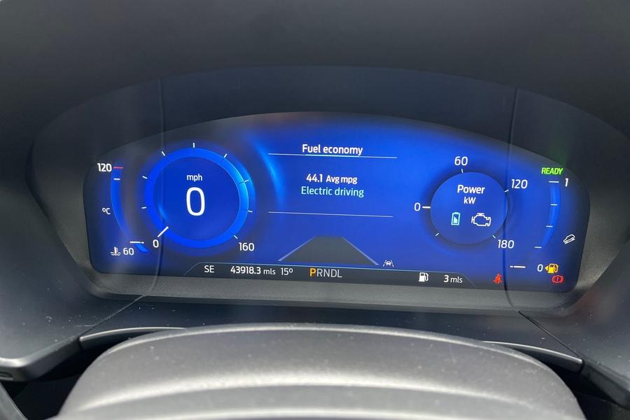 Ford KUGA Photo autoimg-9739304ae7612f4ef41e1e11eef4918ab4a56d9b.jpg