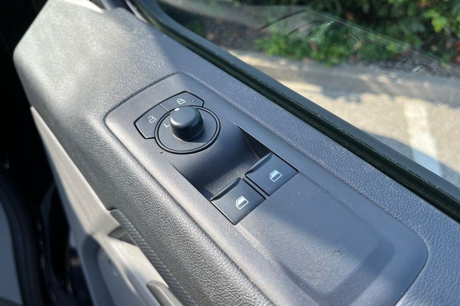 Used Ford TRANSIT CUSTOM WP75FYR 37