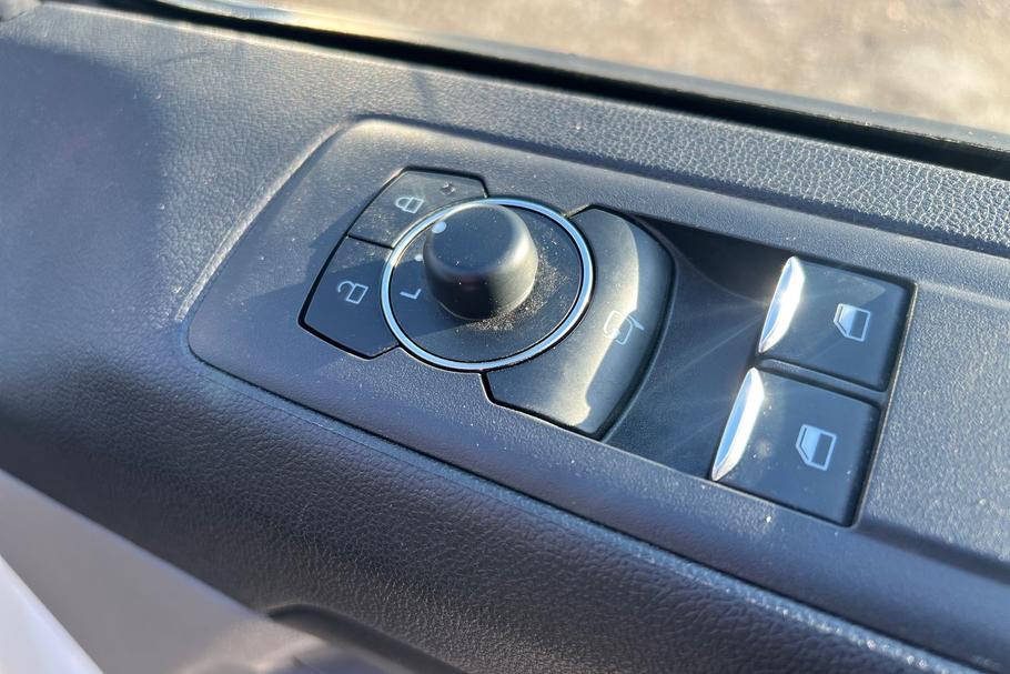 Used Ford TOURNEO CUSTOM RX25CLV 28