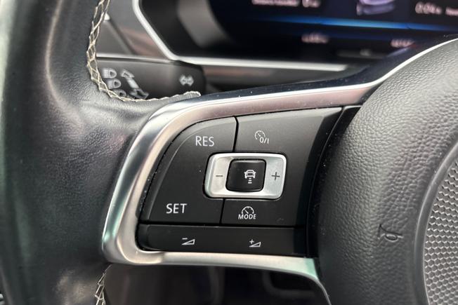 VOLKSWAGEN Tiguan Photo 16