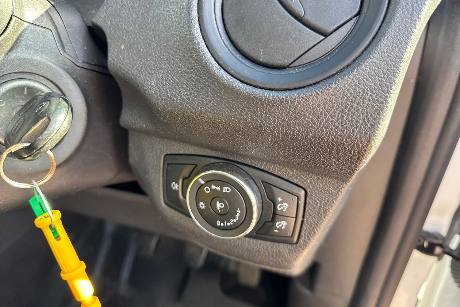 Ford TRANSIT COURIER Photo 26