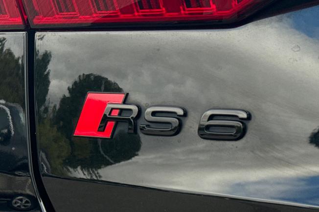 AUDI RS6 Avant Photo 28