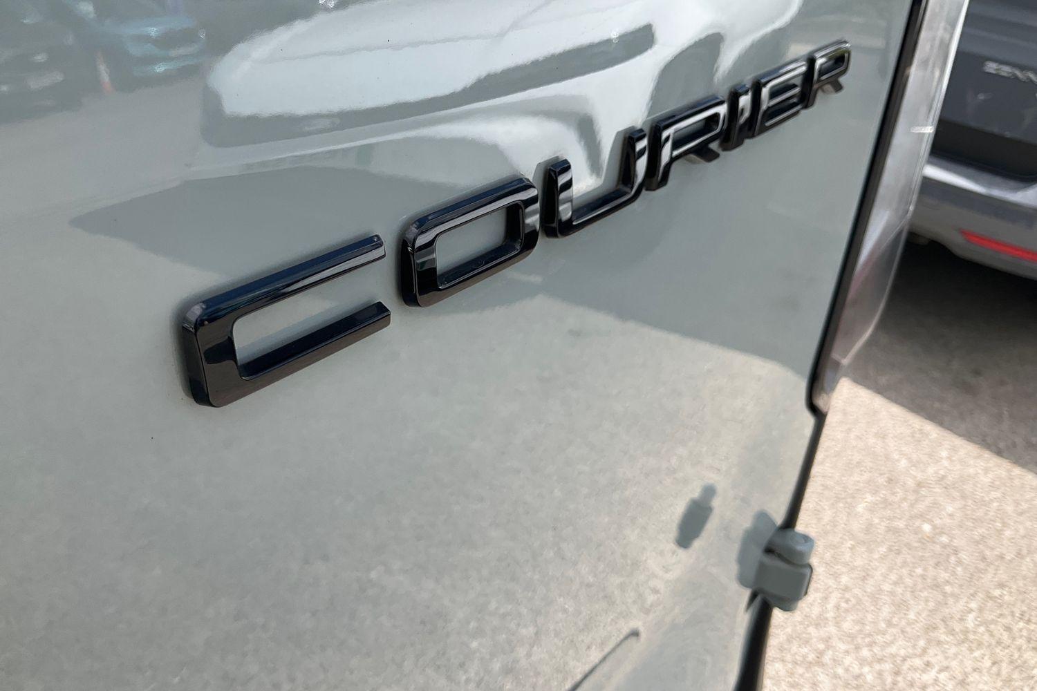 Ford E-TRANSIT COURIER Photo 28