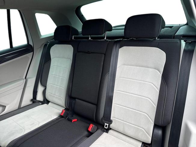 VOLKSWAGEN Tiguan Photo 9