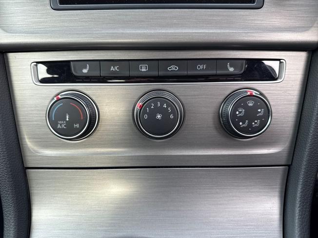 VOLKSWAGEN Golf Photo 32