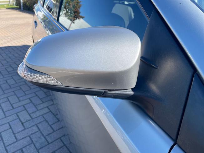 TOYOTA Auris Photo 20