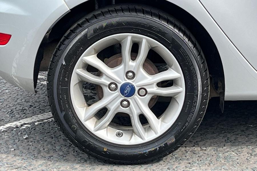 Ford FIESTA Photo autoimg-976217b2592c7b730263bfe0e16870a29e805dca.jpg
