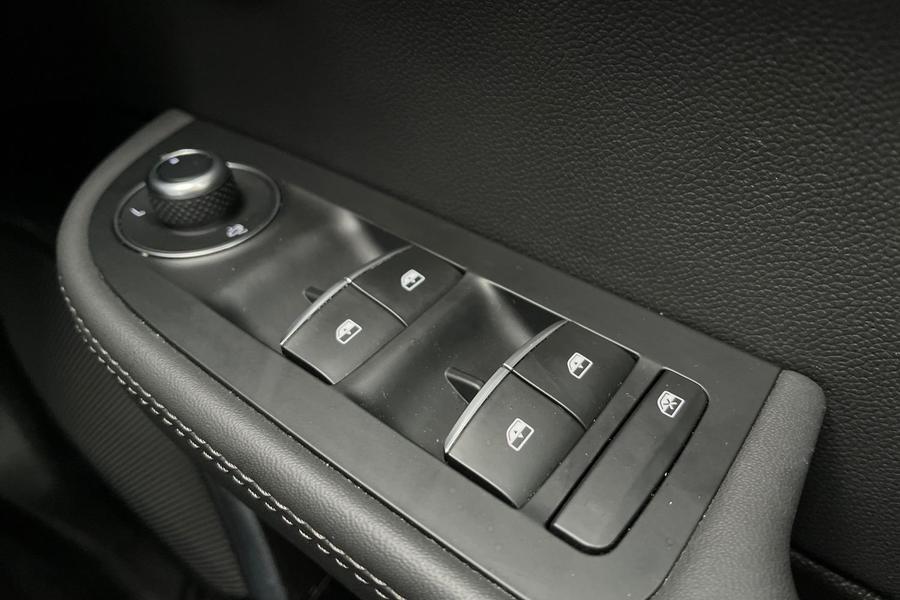 Alfa Romeo GIULIA Photo autoimg-9765e372dfce54c3478bda30a8f6d5dff29930df.jpg
