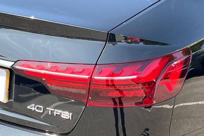 AUDI A4 Photo 18