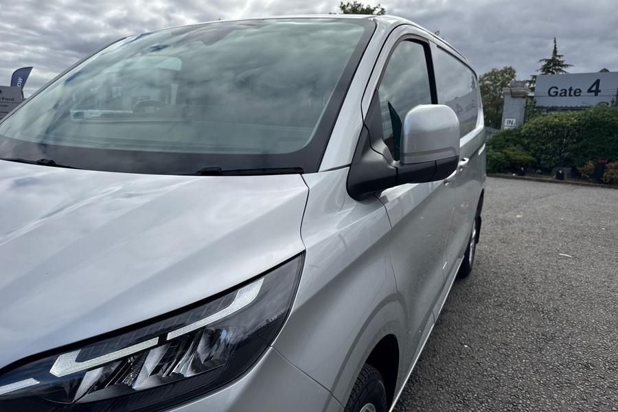 Ford TRANSIT CUSTOM Photo autoimg-977854e1699889d79acf40e9a6feb0a9135b33e8.jpg