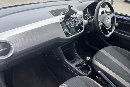 Volkswagen up! Photo autoimg-9779df025322dc6cded0d3a7ea5341e12dfbcc94.jpg