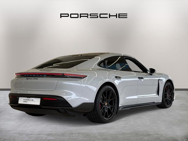 Porsche Taycan Photo 7