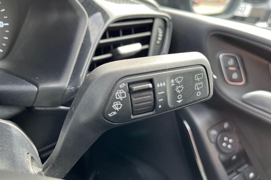 Ford FIESTA Photo autoimg-977df921b6de4eb3d112c3b31863bfec5097c660.jpg