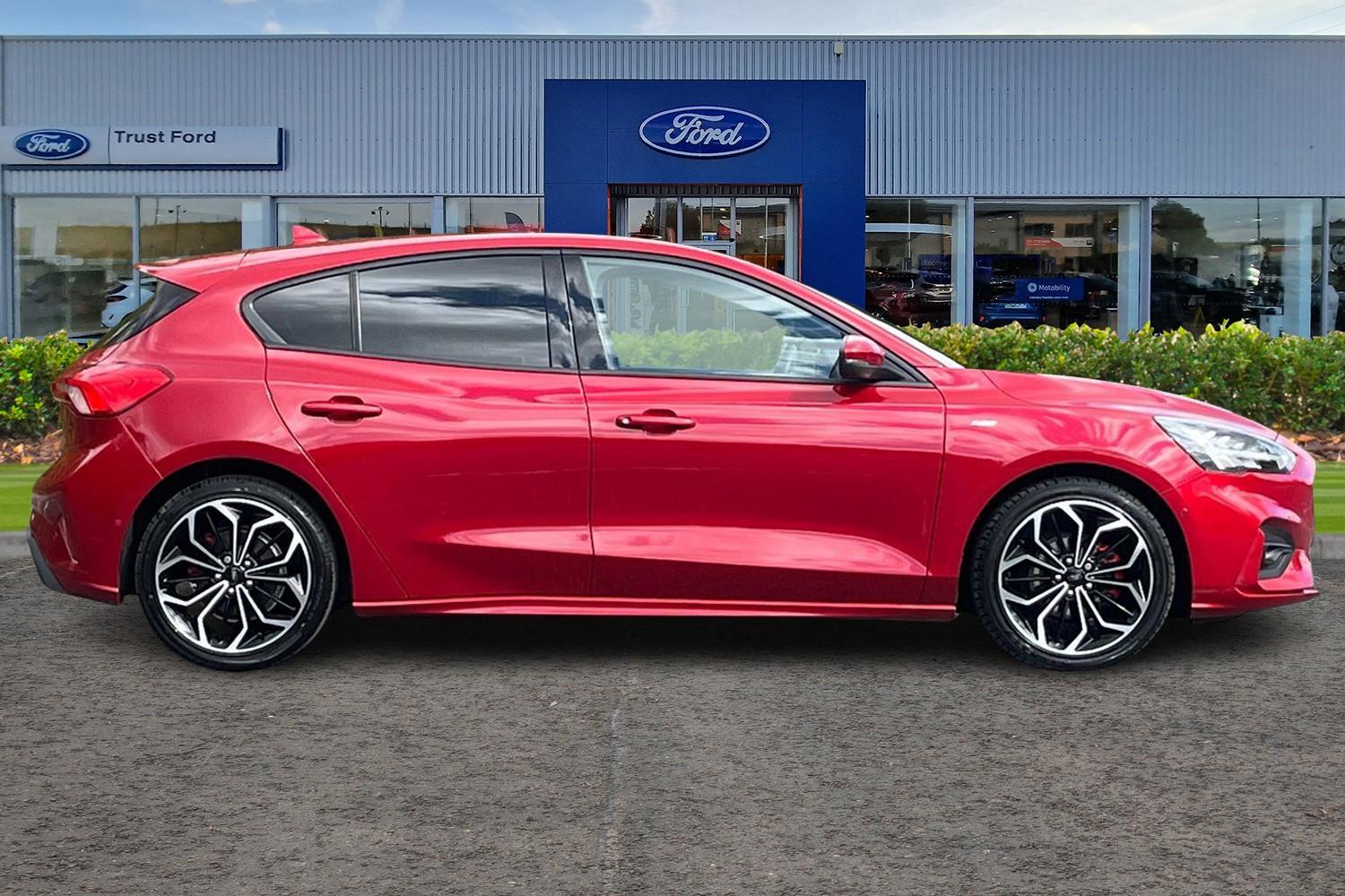 Ford Focus Photo 2