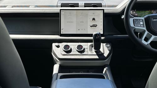 Land Rover Defender Photo autoimg-978646dc66c9b7bec35c15736609466abf81c630.jpg