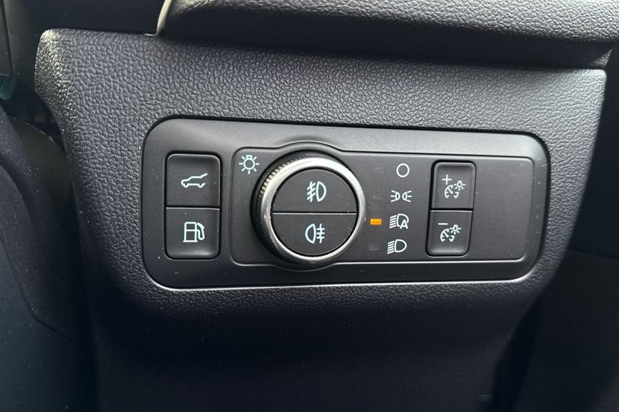 Ford KUGA Photo autoimg-978ec786401f32b1bc6440bb757c93e7d62df611.jpg