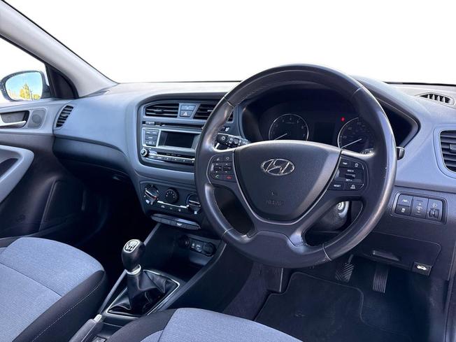 HYUNDAI i20 Photo 6